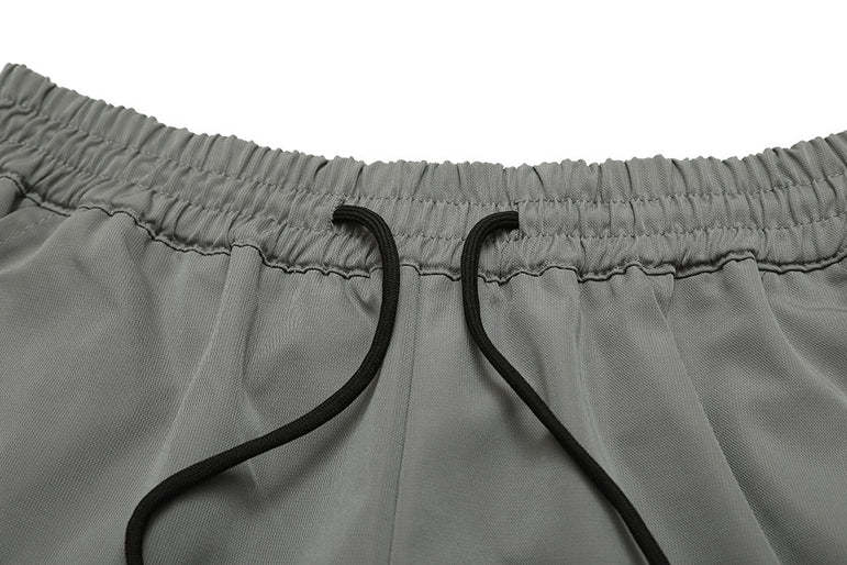D-vine Unisex Pleated Stylish Cargos in black - front view