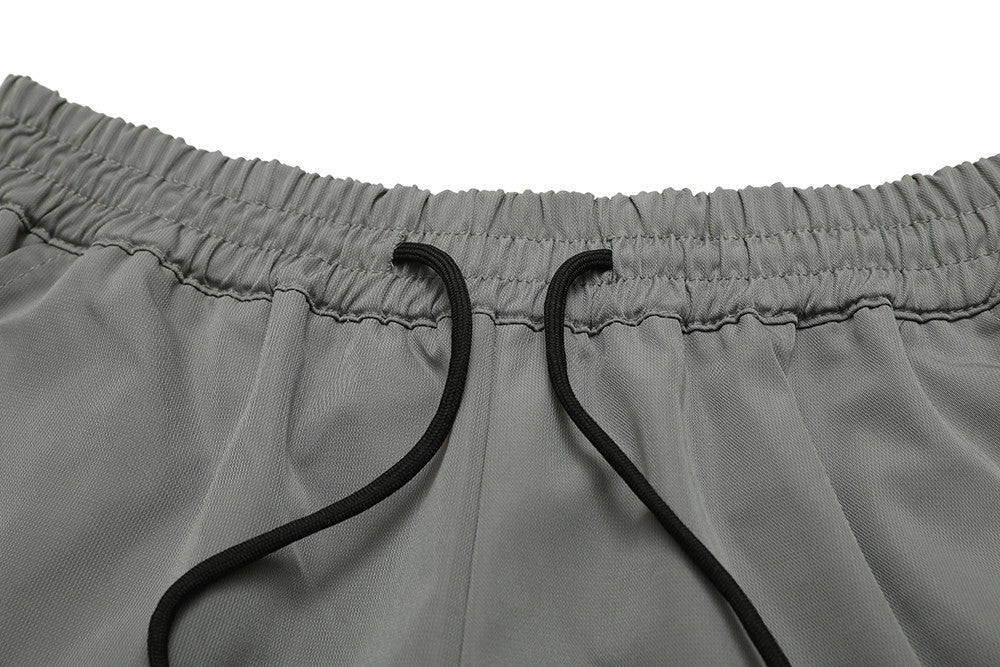 D-vine Unisex Pleated Stylish Cargos in black - front view