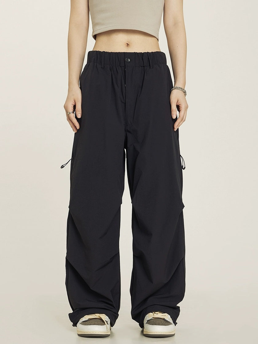 D-vine Vintage Pleated Parachute Cargo Pants - waist detail close-up